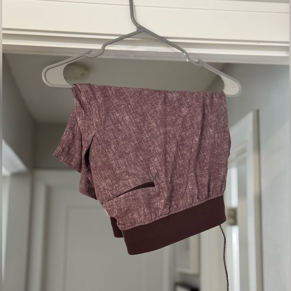 Lulu Lemon Men’s 2XL Athletic Shorts